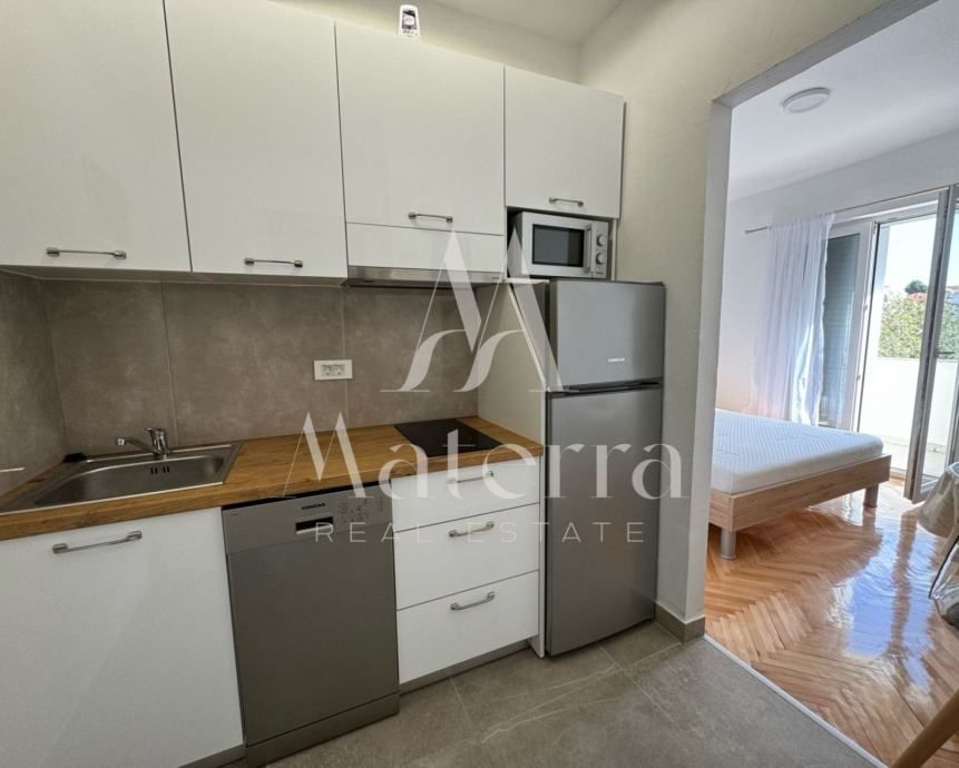 novouređena kuća sa 6 apartmana, plaža 350m (prodaja) - slika 2