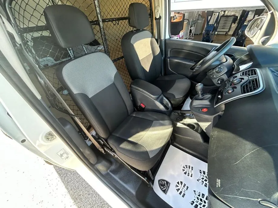 renault kangoo maxi 1.5 dci -140000km - model 2022 - slika 11