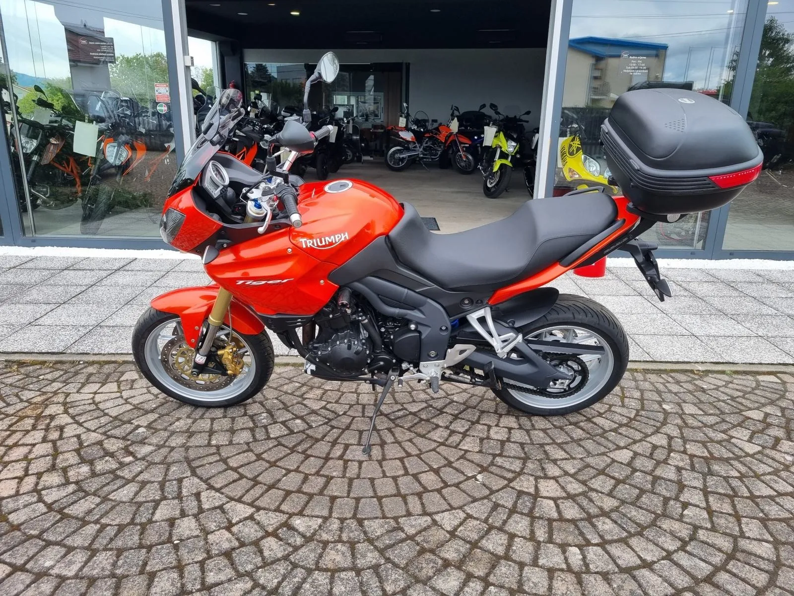 triumph tiger 1050, 2009 god. - slika 8