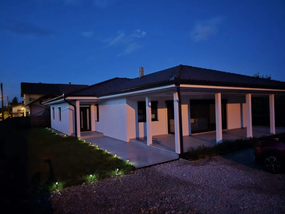 kuća: sveta nedelja, 220.00 m2 (prodaja) - slika 8