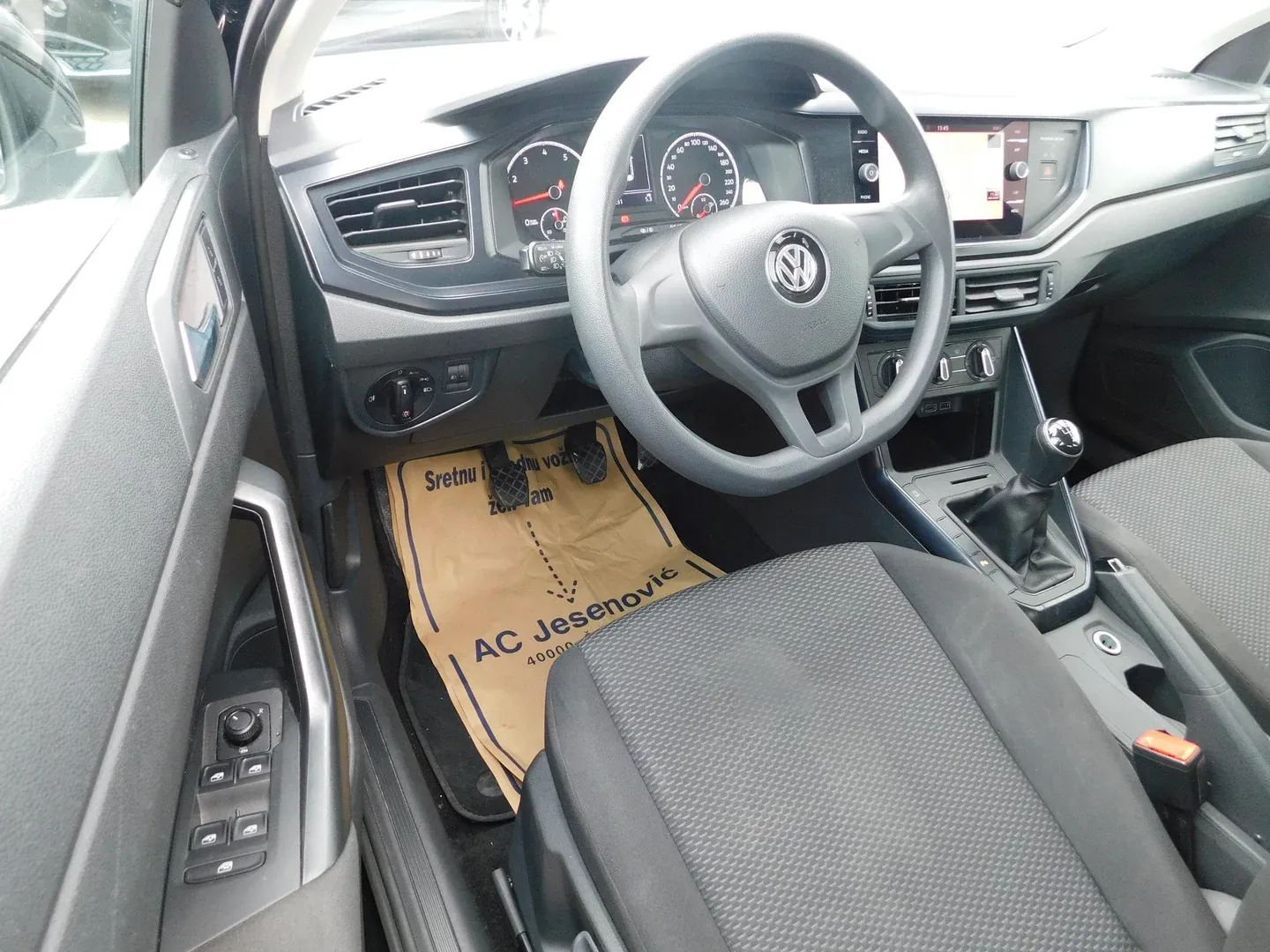 10655 volkswagen polo trendline - slika 8