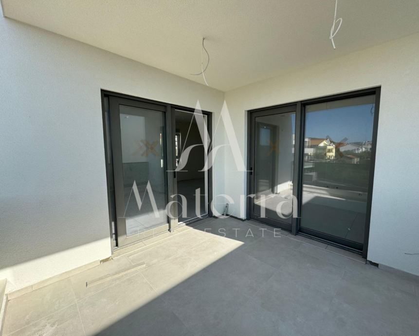 vodice, stan s7 - 81,50m2, terasa, 2. kat, 400m od plaže - slika 13