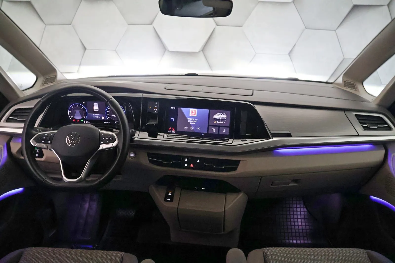 volkswagen multivan t7 l2 2.0tdi dsg edition 150ks matrix cockpit dab - slika 12