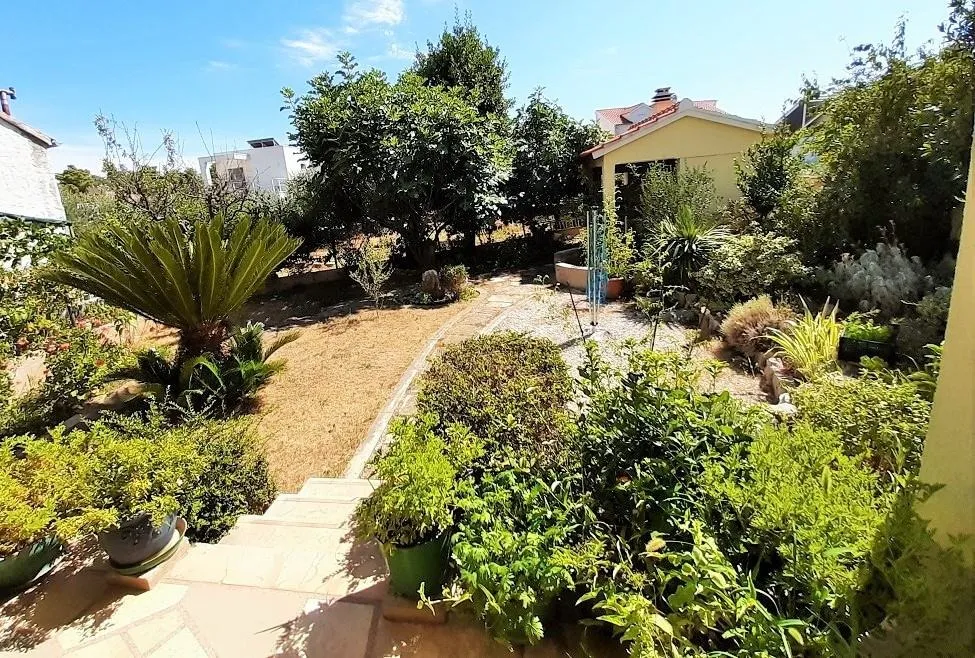 vodice- 140 m od mora i plaže, prodaja kuće 300m2 sa pogledom na more! - slika 3