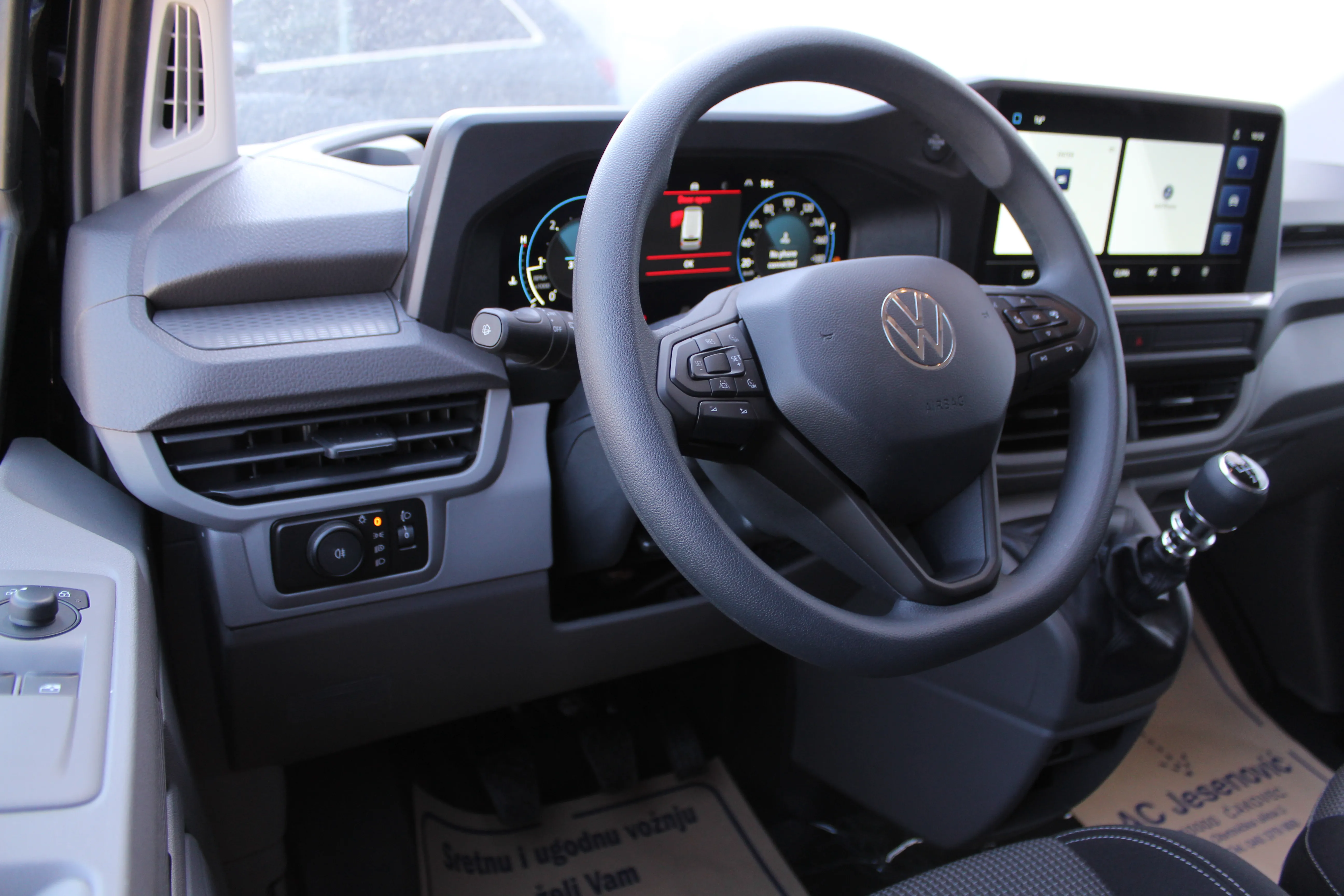13206 vw caravelle l2 2.0 tdi - slika 8
