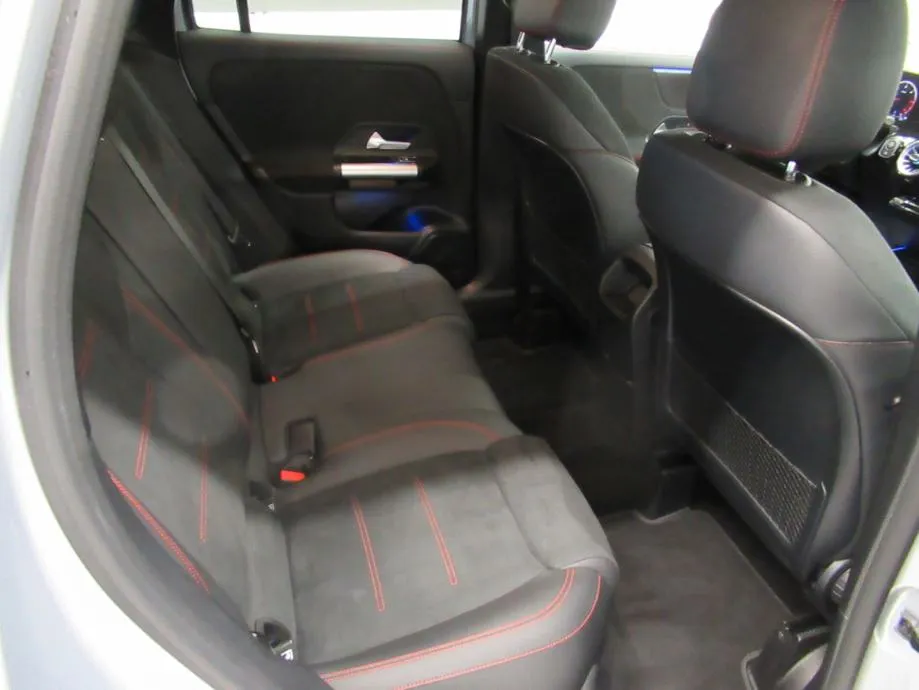 mercedes-benz gla 200 d amg line - slika 12
