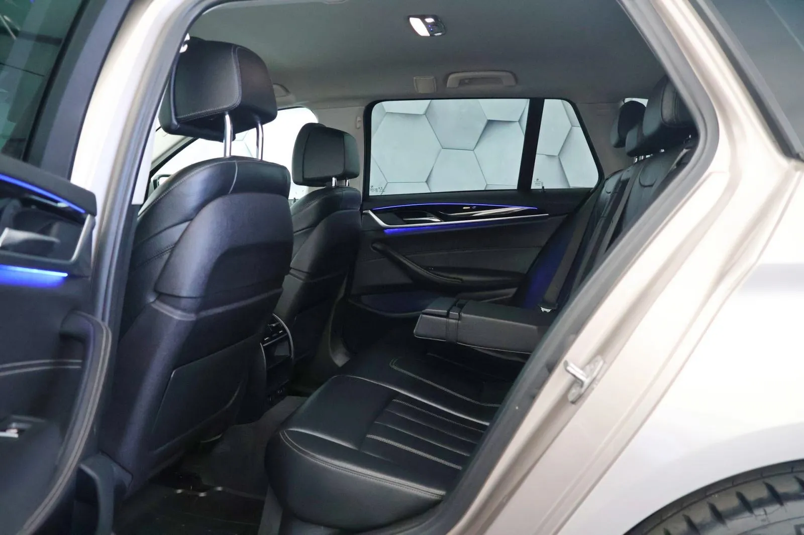 bmw serija 5 touring: 520da xdrive sportline 191km adapt.led virtual - slika 10