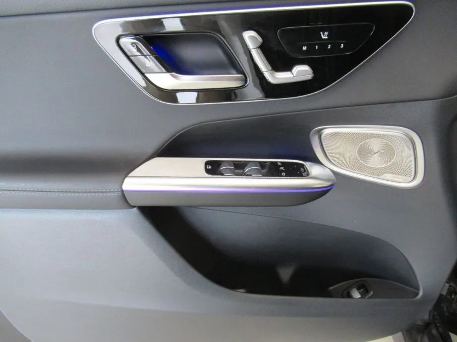 mercedes-benz glc 300 de 4m avantgarde panorama/head-up/burmester/360° - slika 18