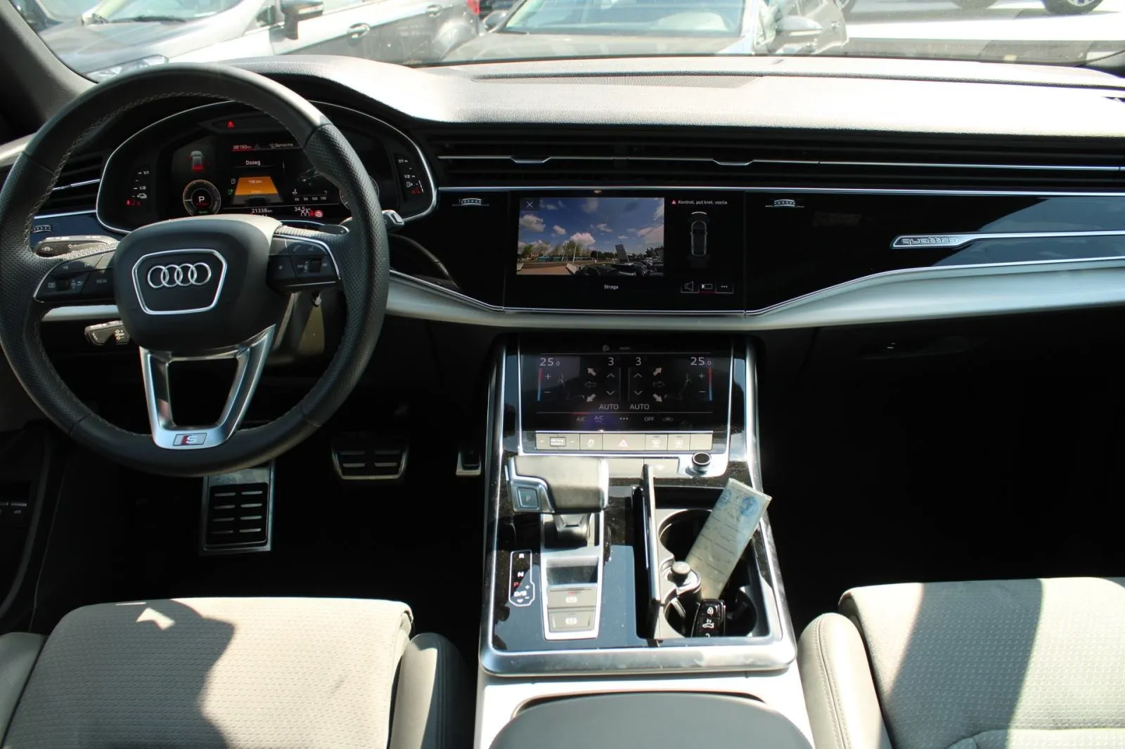 audi q8 55 tfsi quattro s-line *panorama,led,navigacija,kamera* - slika 12