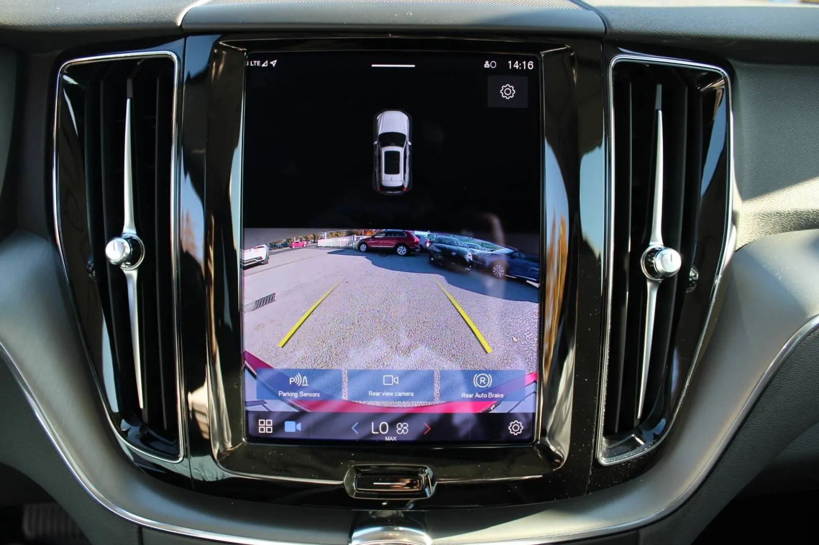 volvo xc60 b4 2.0d automatik *led, navigacija, kamera* - slika 17