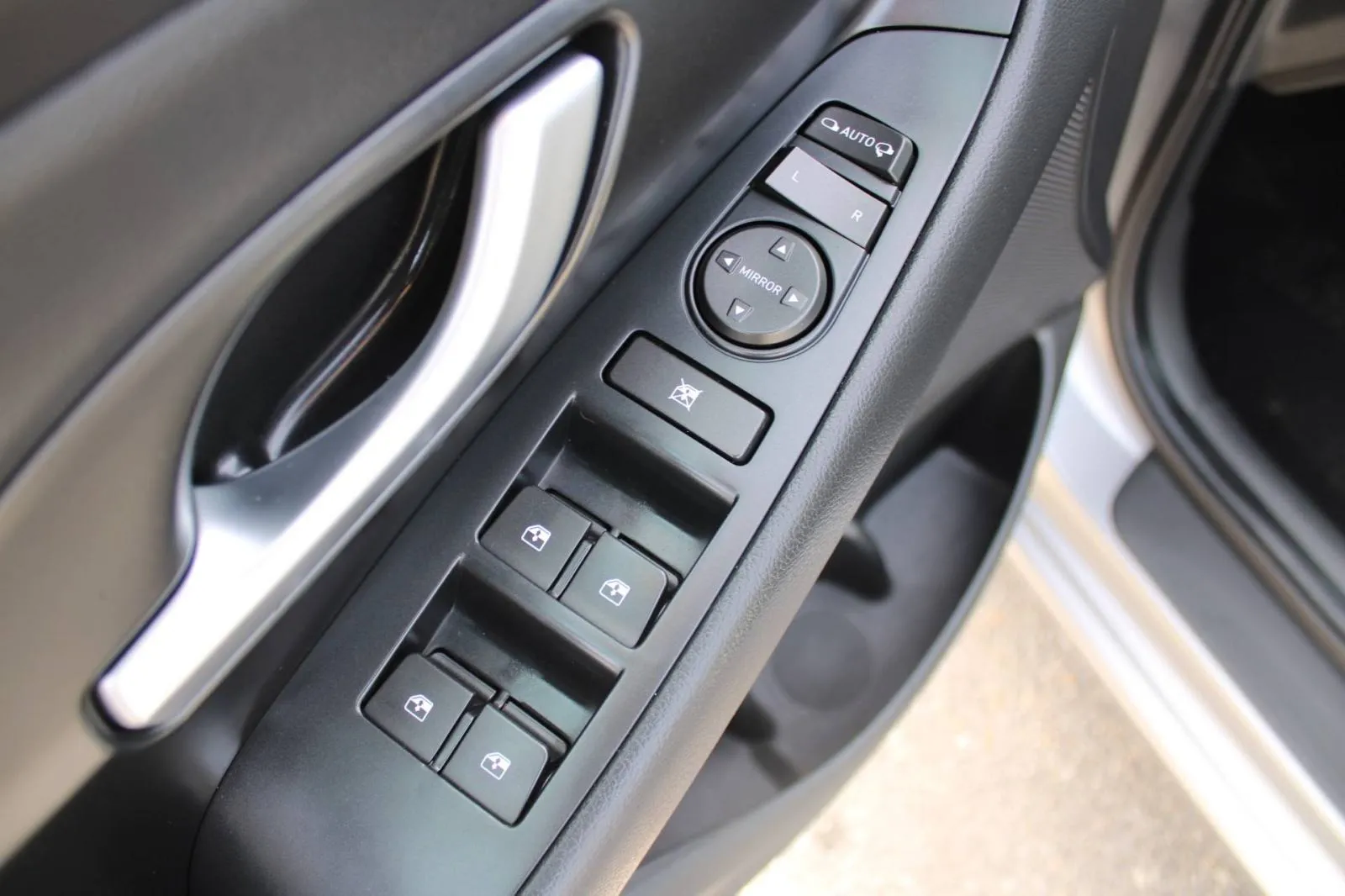 hyundai i30 1.6 crdi automatik *led, navigacija, kamera* - slika 13