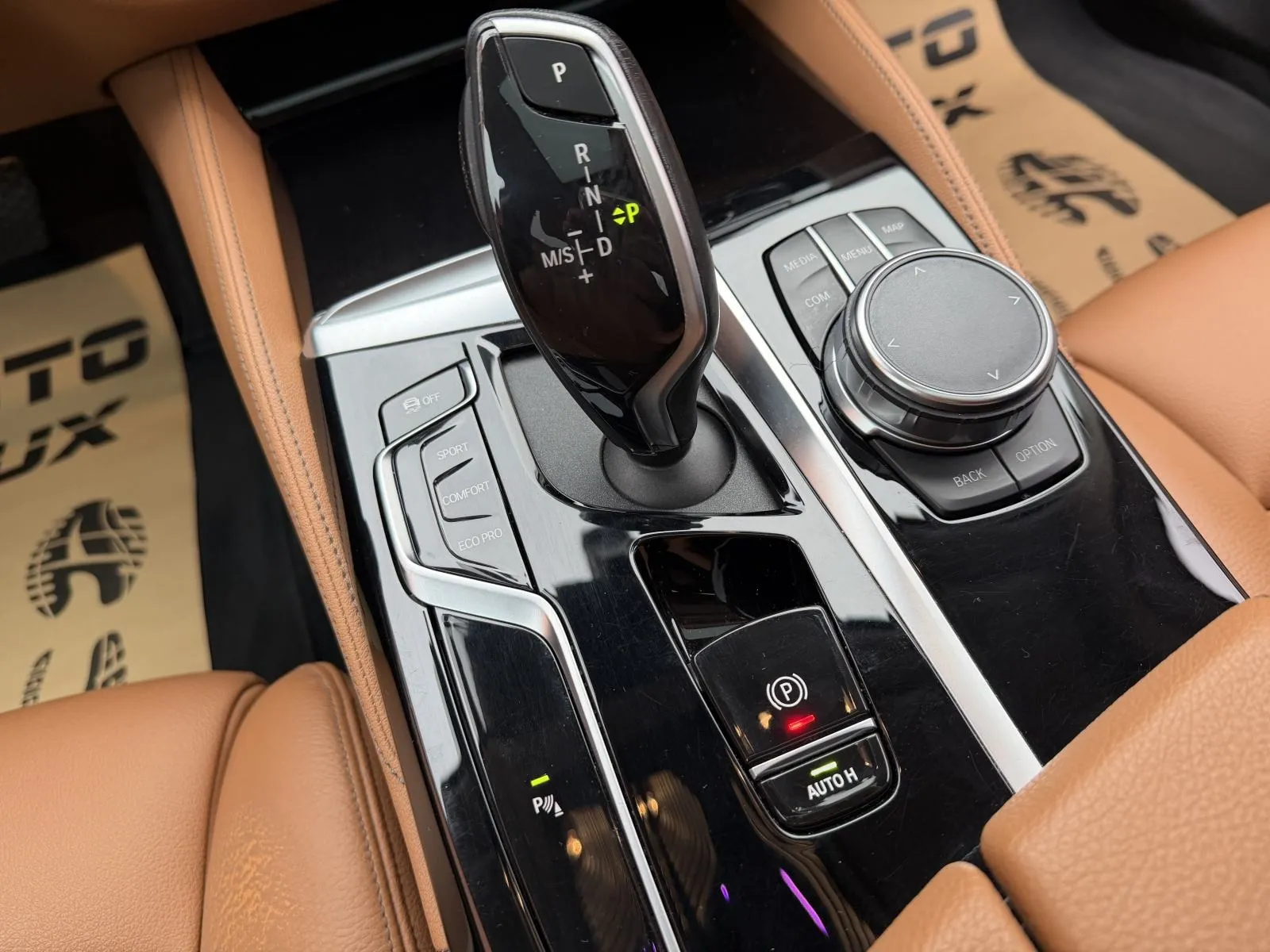 bmw serija 5 530d automatik•2023.g.•laser•kamera•leasing - slika 19