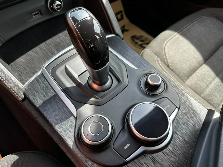 alfa romeo stelvio 2,2 d automat •2019.g.•q4•kamera•190ks•leasing• - slika 17