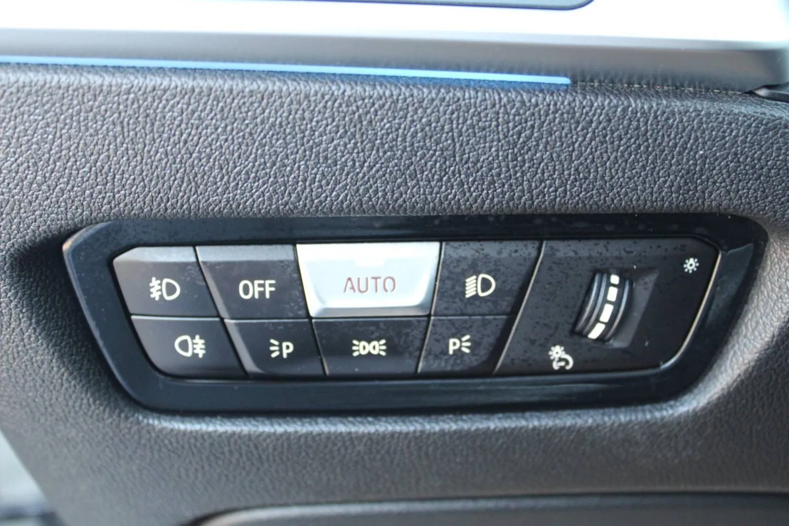 bmw serija 3 330e touring *led, panorama, navigacija* - slika 16