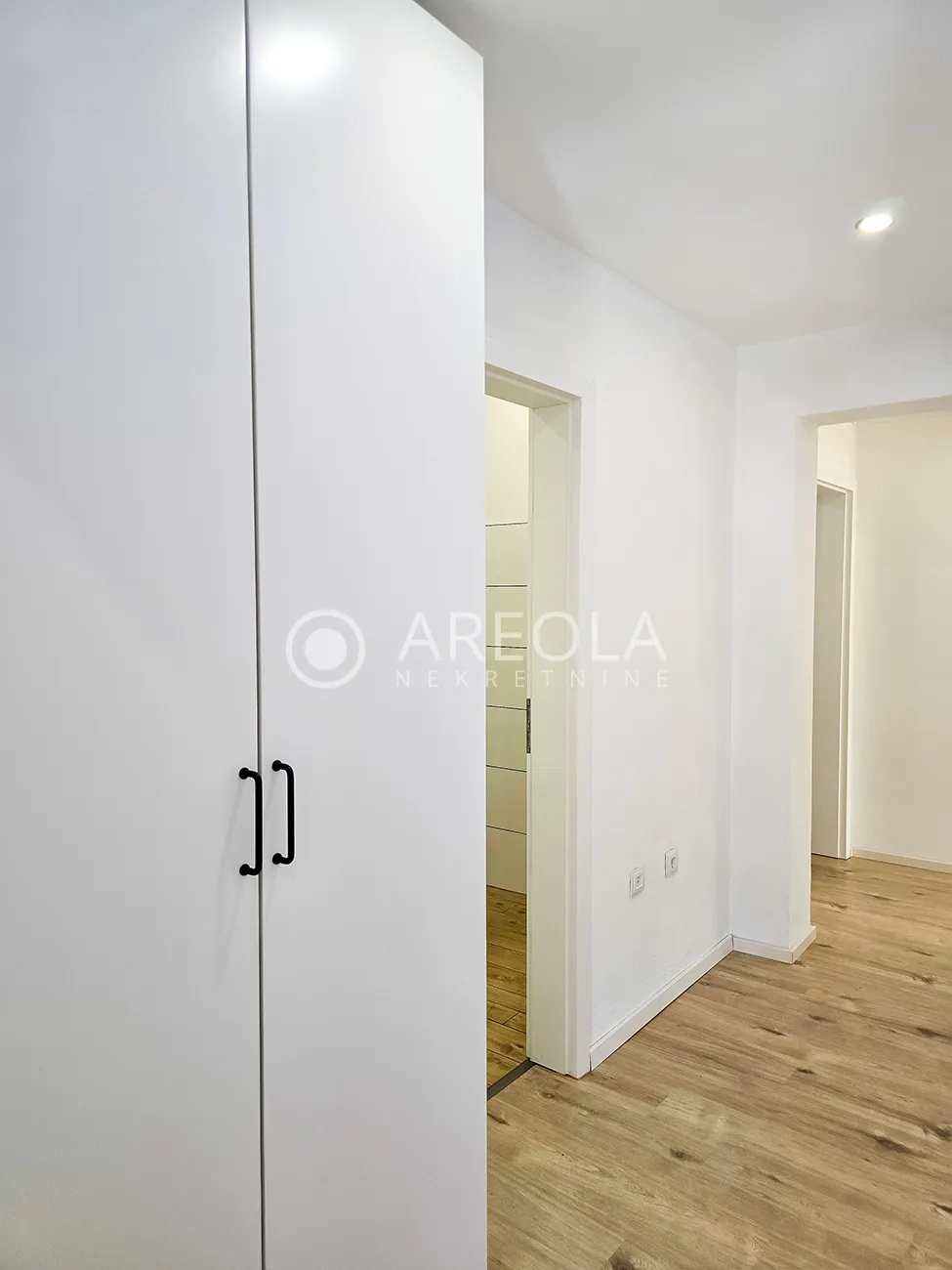 kaštel kambelovac - namješten trosoban stan - dugoročno! - slika 15