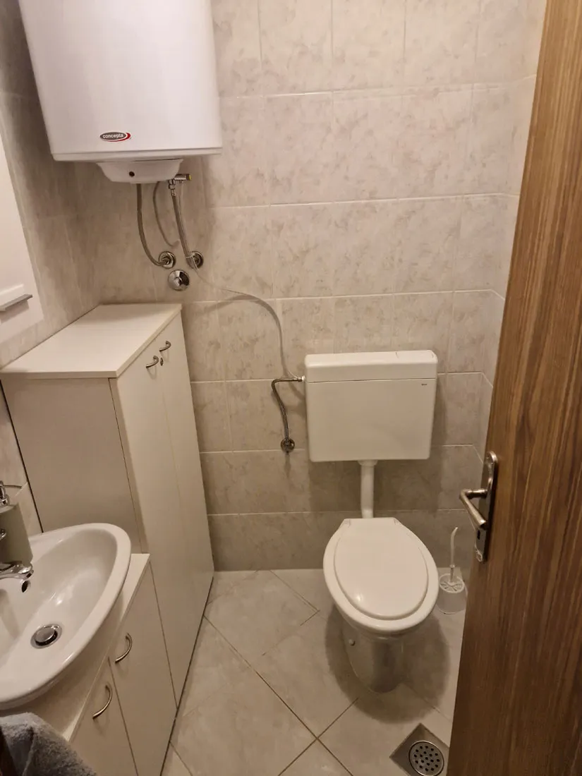 prodaja, tar – dvije kuće s tri odvojena stana - slika 4