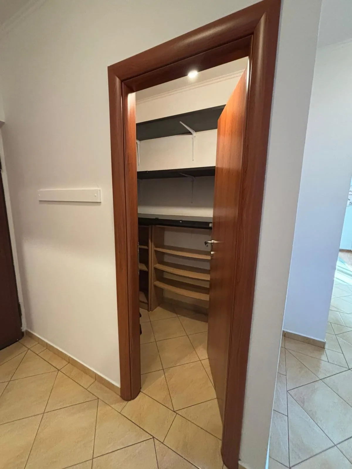 dugoročni najam! trosoban stan: kaštel lukšić, 83.00 m2 - slika 9