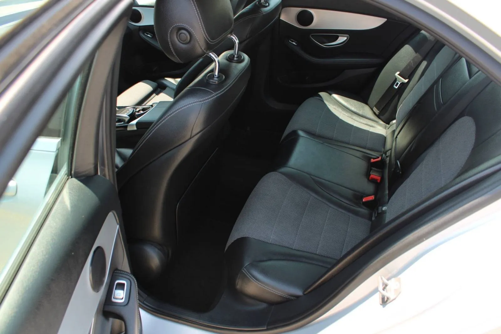 mercedes-benz klasa c 180d *led, navigacija, kamera* - slika 10