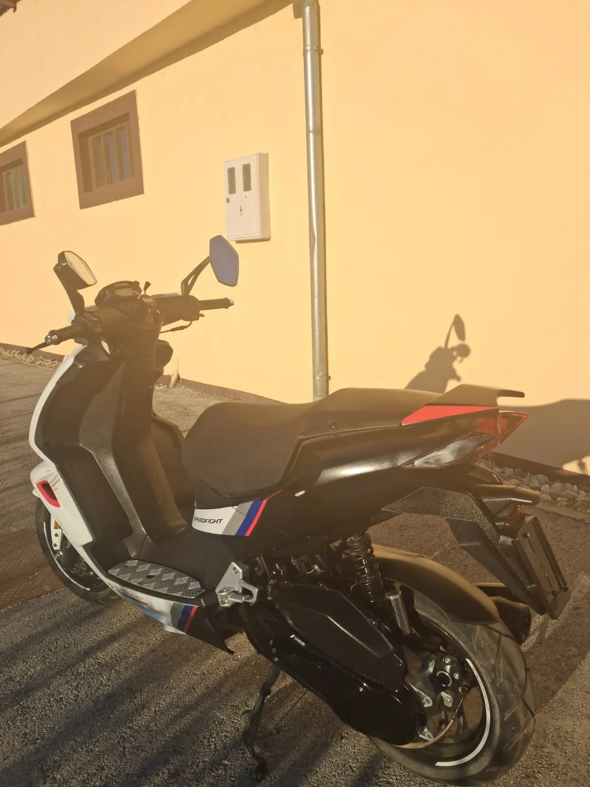 skuter 49ccm peugeot 2019 speed fight i kaciga - slika 6