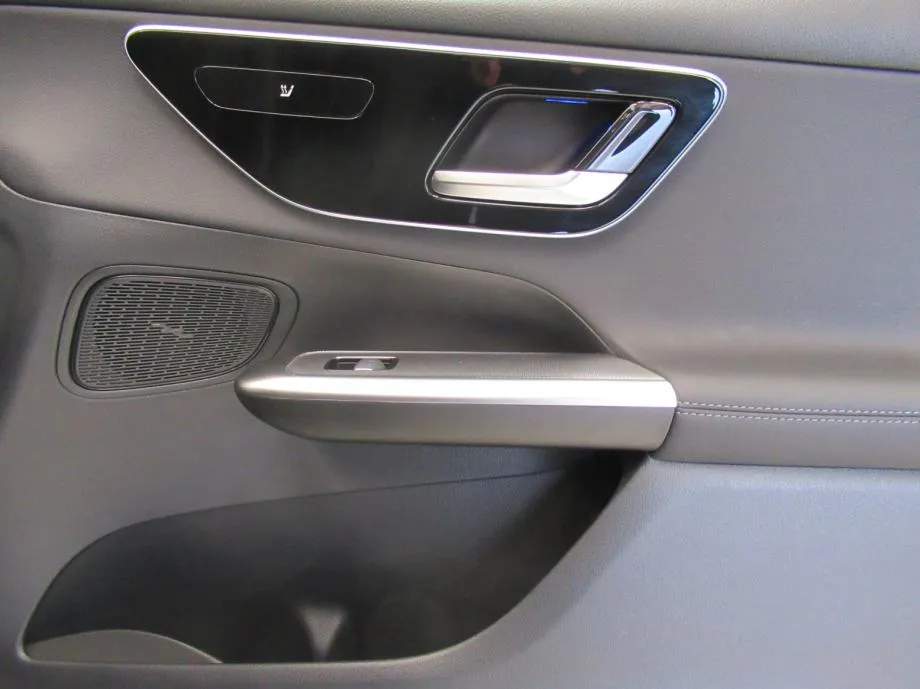 mercedes-benz glc 220 d 4matic avantgarde - slika 11