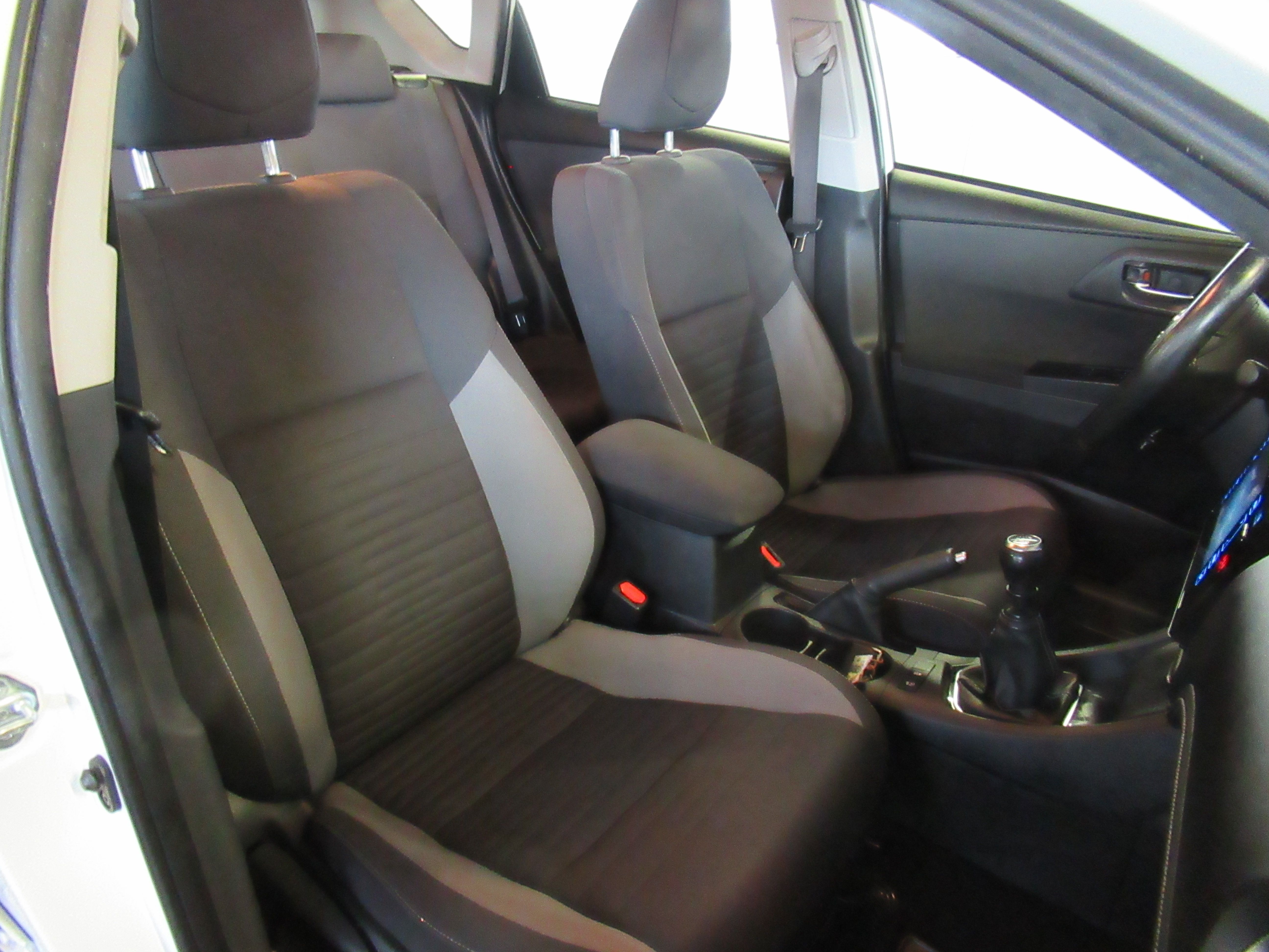 toyota auris 1.2 turbo luna - slika 9