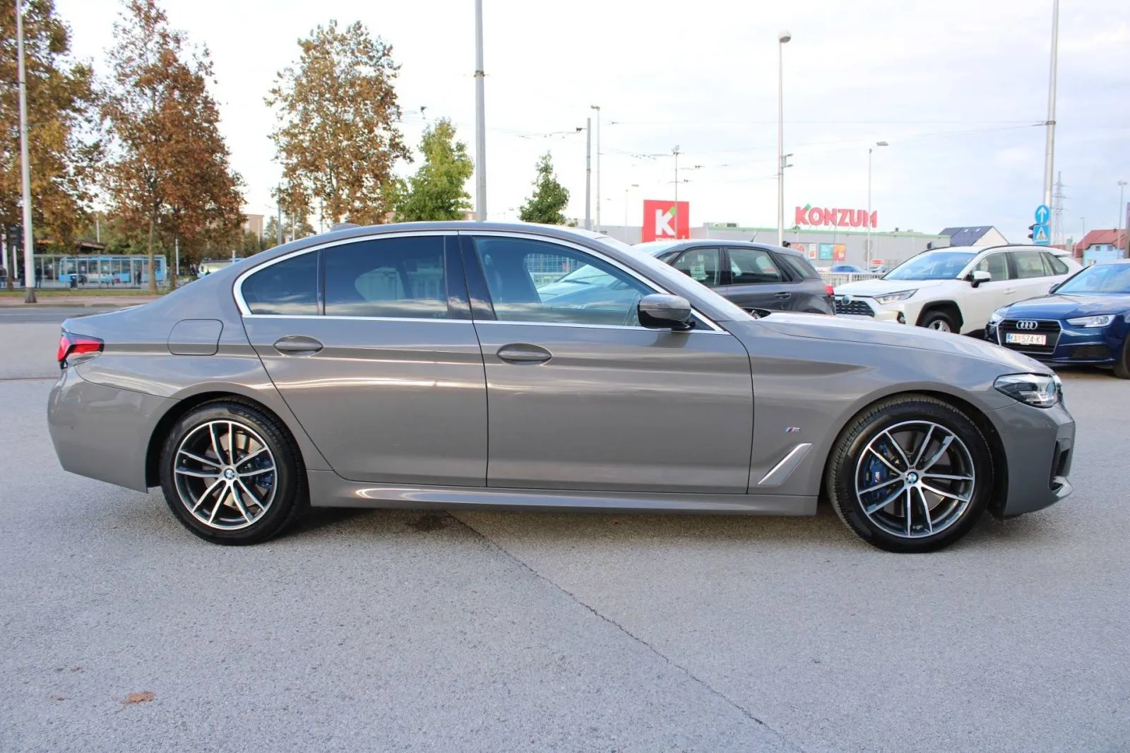 bmw serija 5 530d xdrive m-paket - slika 4