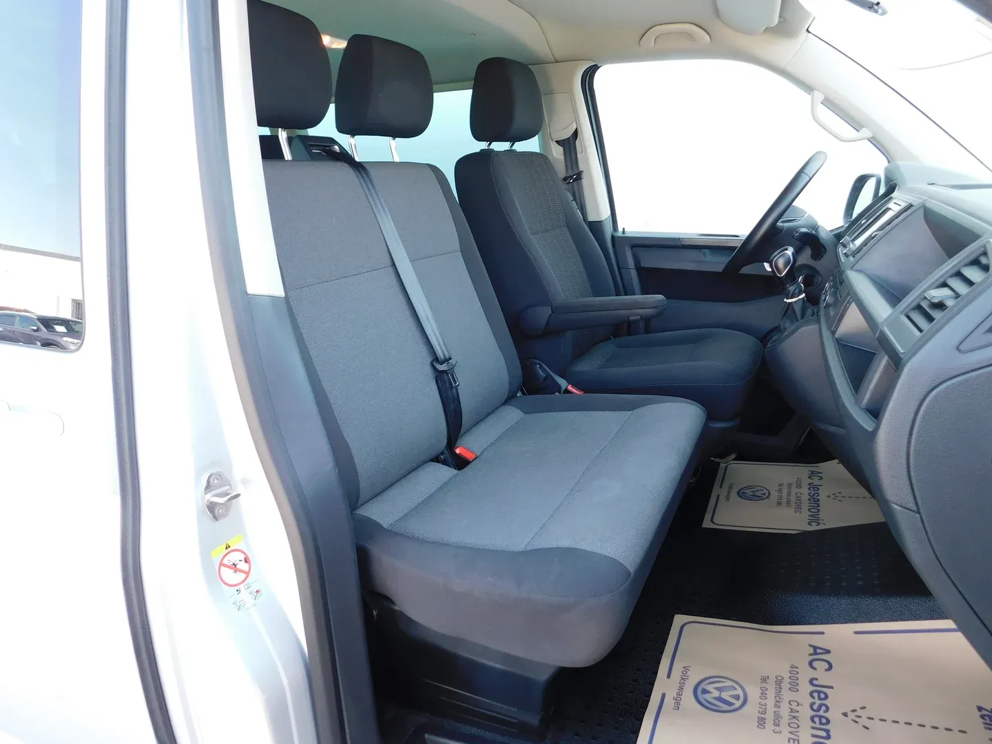 08354 vw caravelle comfortline 2.0 tdi dsg - slika 11
