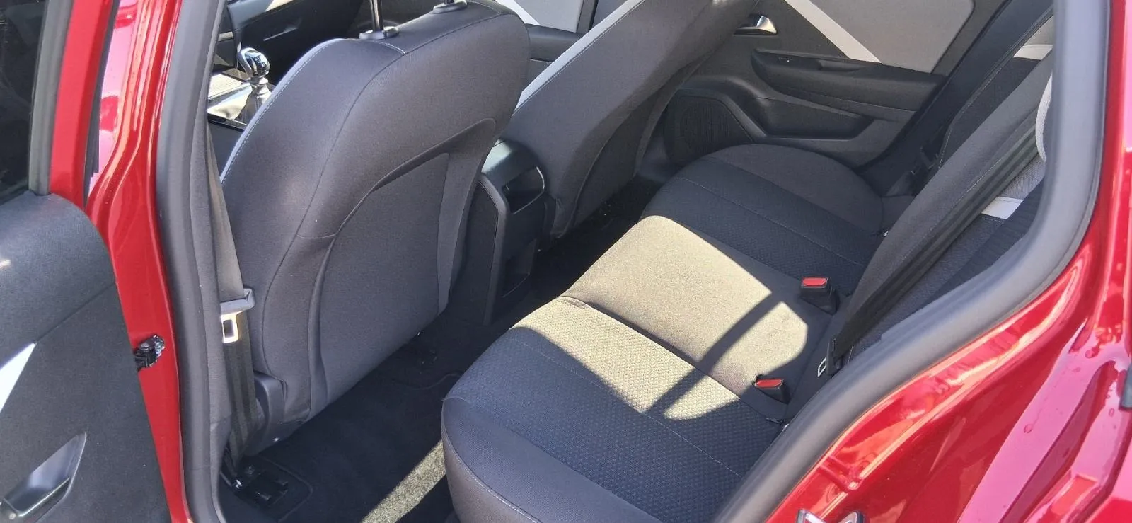 opel astra sports tourer edition f 1,2 xhl mt6 - slika 9