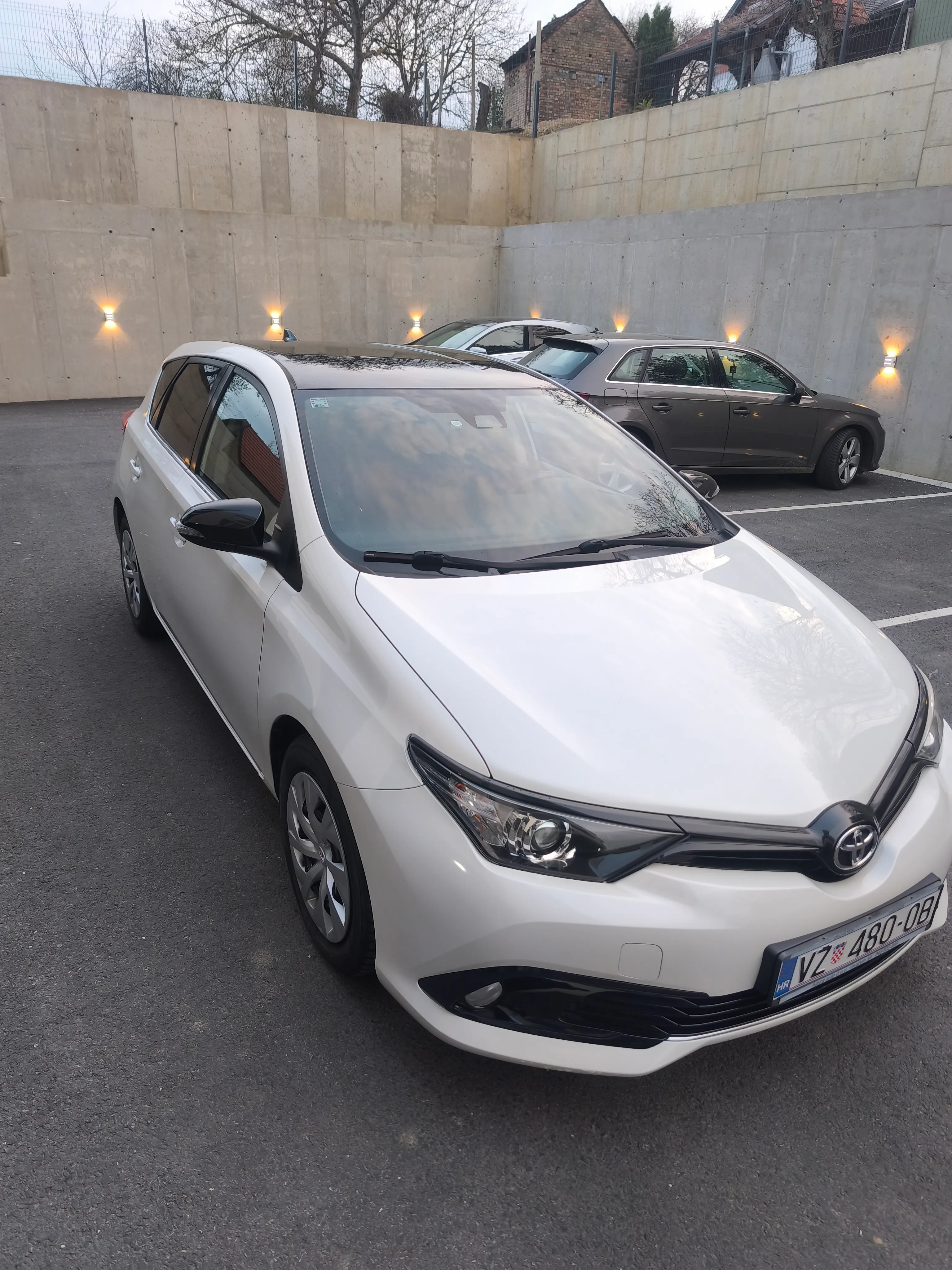 toyota auris 1,2 turbo black edition - slika 3