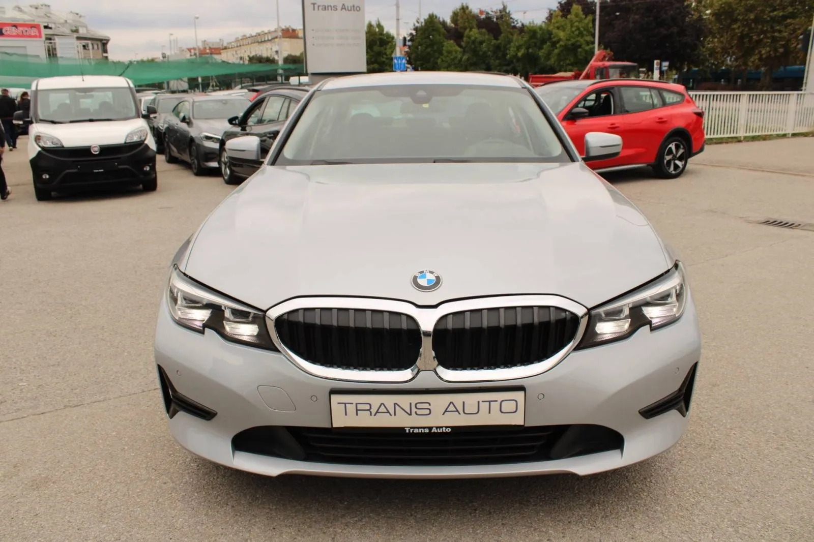 bmw serija 3 320d xdrive automatik *led, navigacija, harman kardon* - slika 2