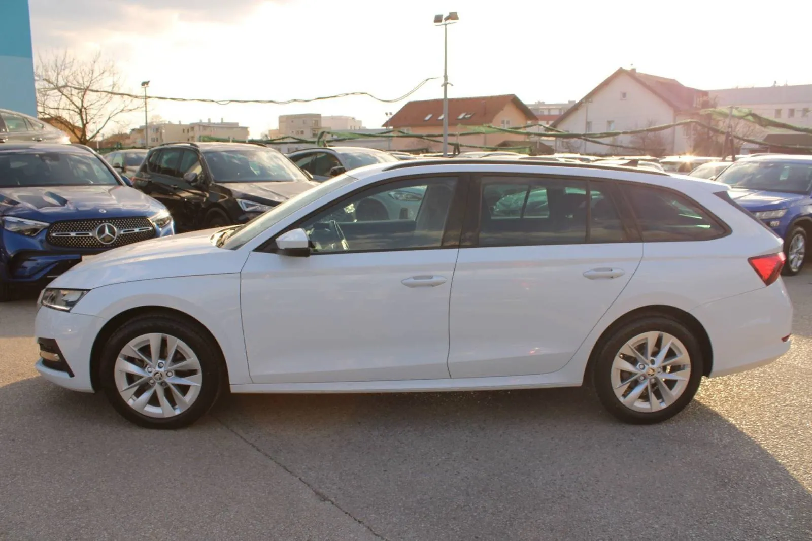 škoda octavia combi 2.0 tdi dsg *led, navigacija* - slika 8