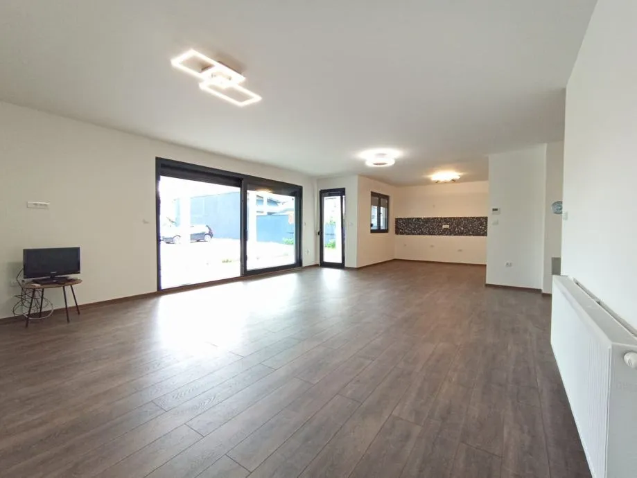 kuća: sveta nedelja, 220.00 m2 (prodaja) - slika 3
