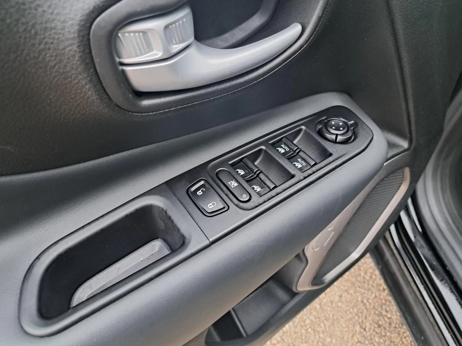 jeep renegade e-hybrid limited 1.5 turbo - slika 16