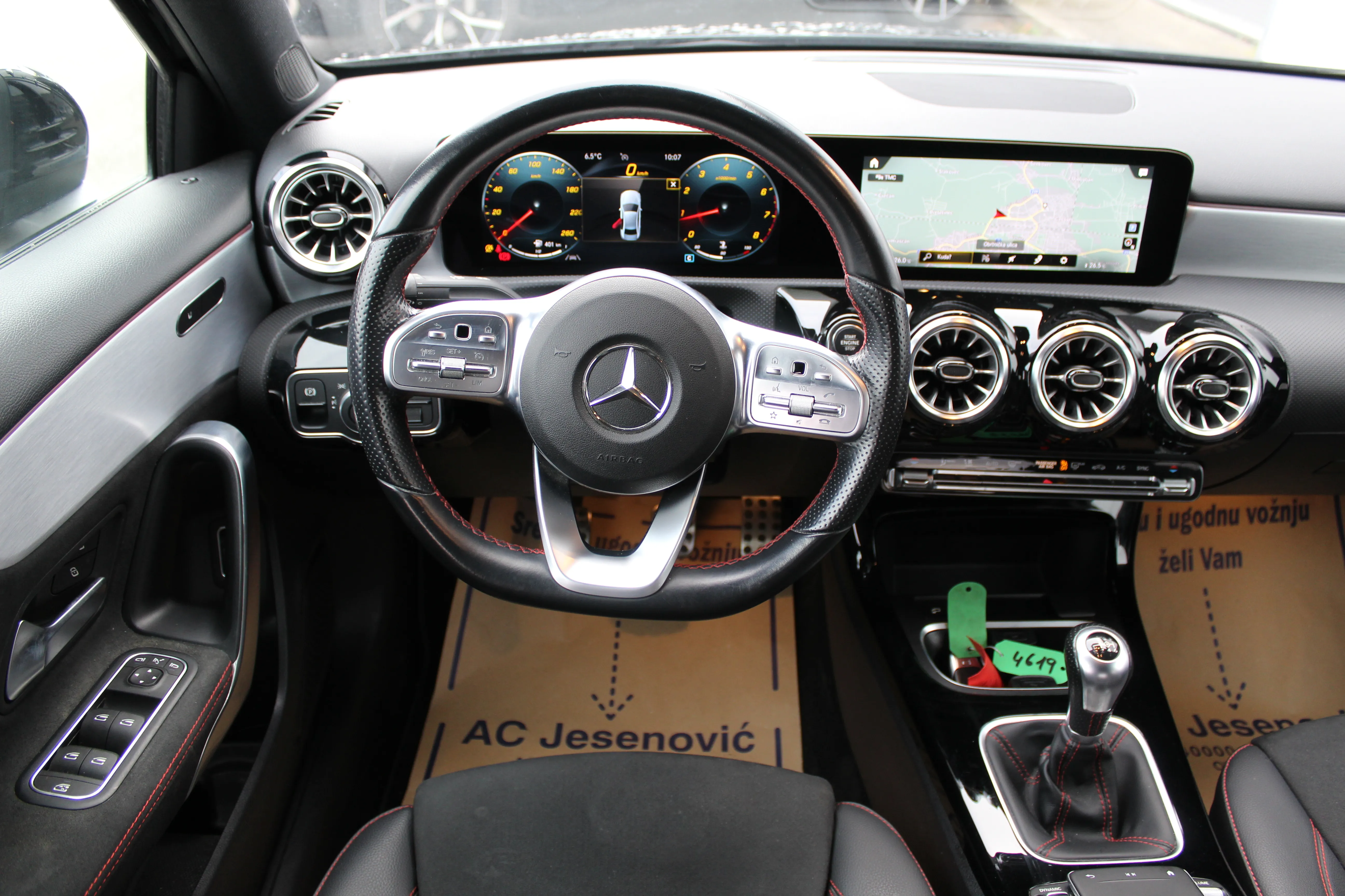 13073 mercedes-benz a limuzina 180 amg line - slika 10