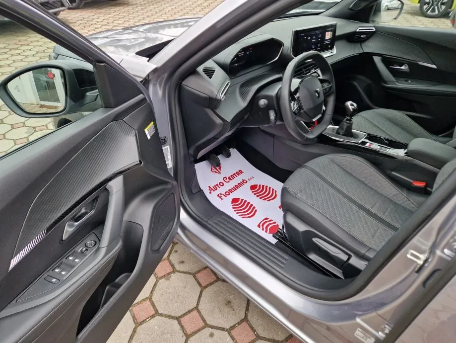 peugeot 2008 1,2 *allure* pure tech 2025.,garancija 2 god, 11600 km - slika 11