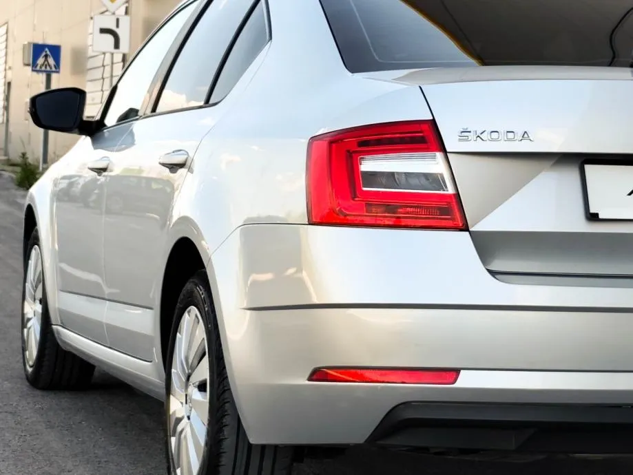 škoda octavia 1,6 tdi simply |hr auto |veliki servsi |odlično stanje - slika 26