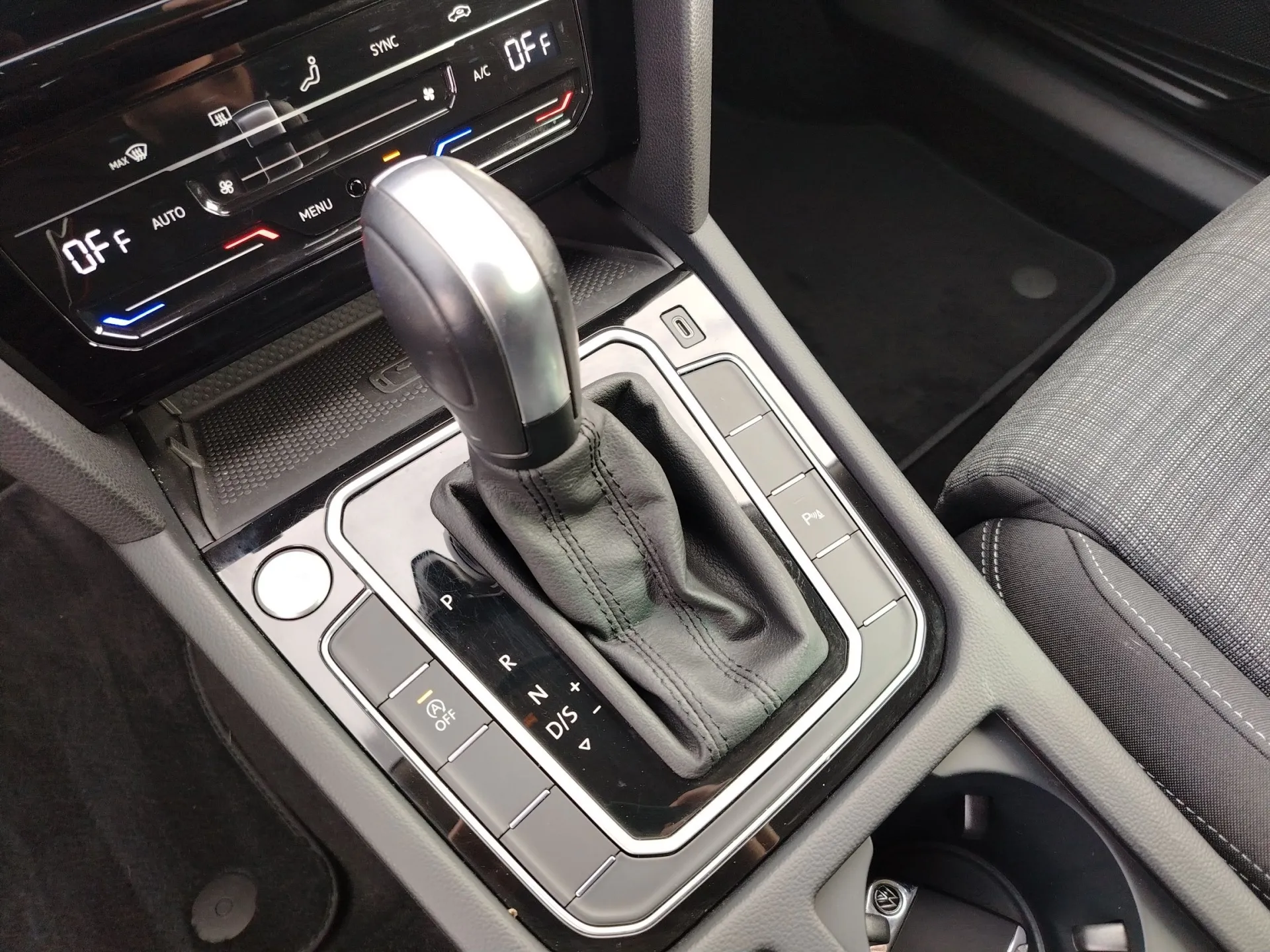 vw passat sw 2.0 tdi dsg comfortline - slika 13