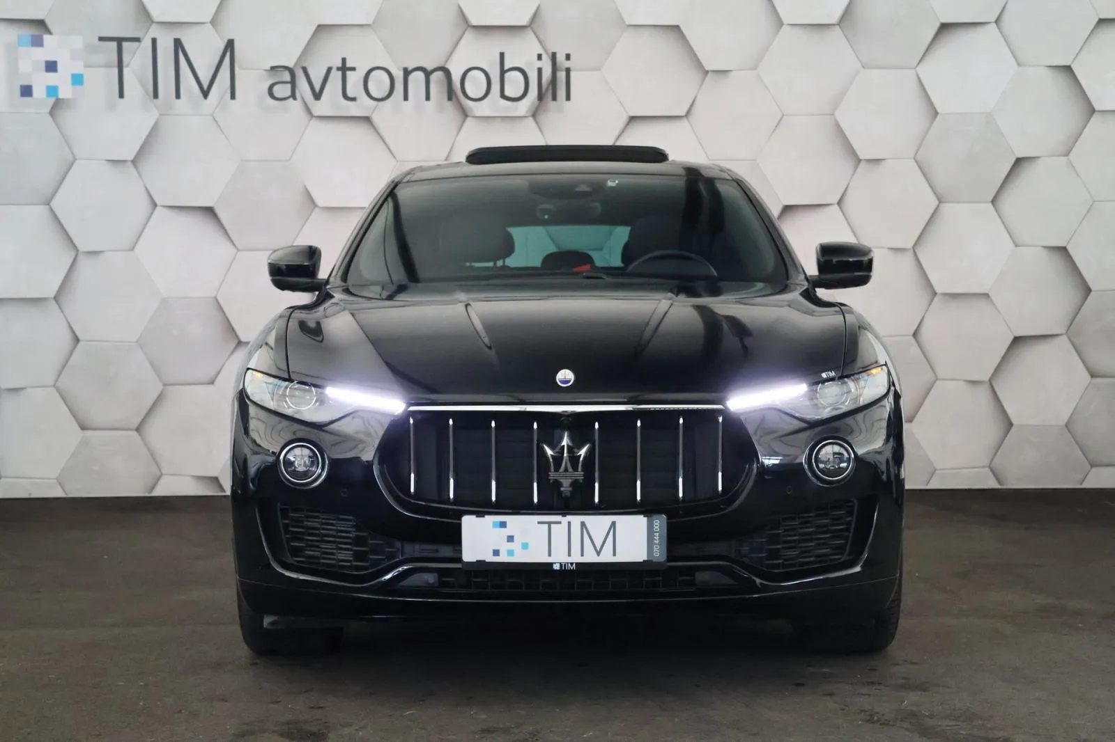 maserati levante 3.0 v6 gdi awd at8 panorama airmatic radar - slika 5