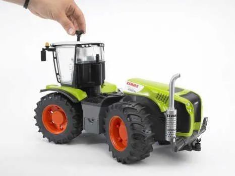bruder traktor claas xerion 5000 - slika 2