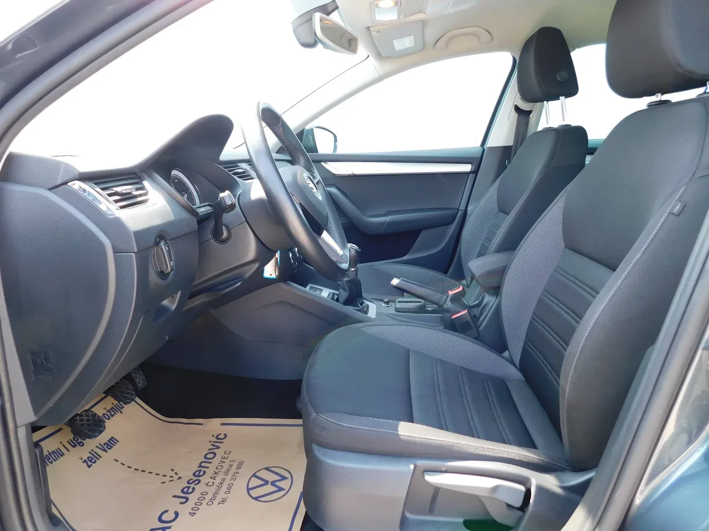 12024 škoda octavia combi ambition 1.6 tdi - slika 8