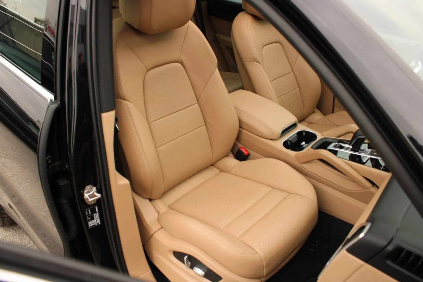 porsche cayenne 3.0 v6 e-hybrid *panorama, led, navigacija* - slika 8