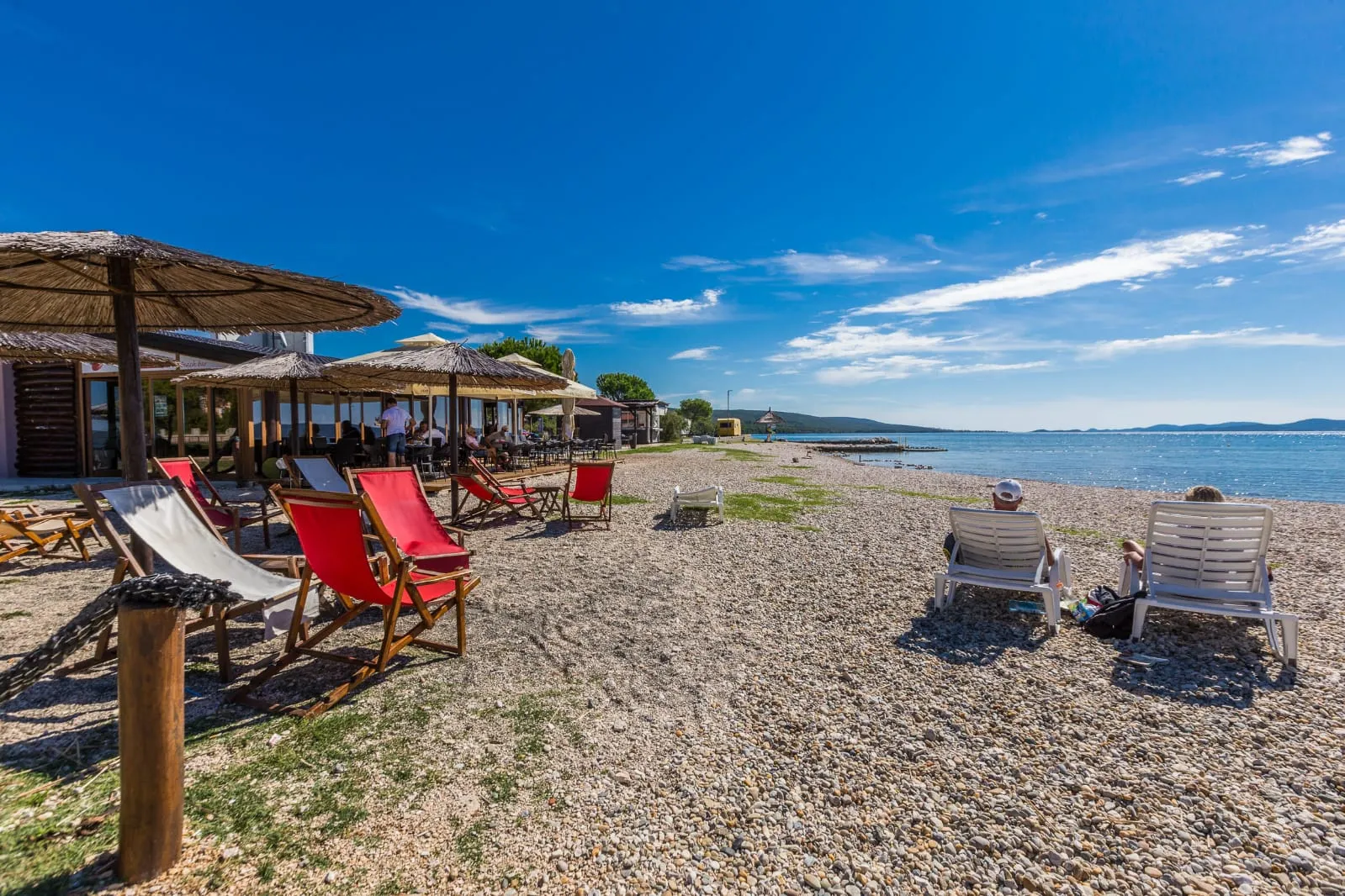 app 4+1 od 49 eura u prizemlju sa velikom terasom ,od plaže 100 metara - slika 27
