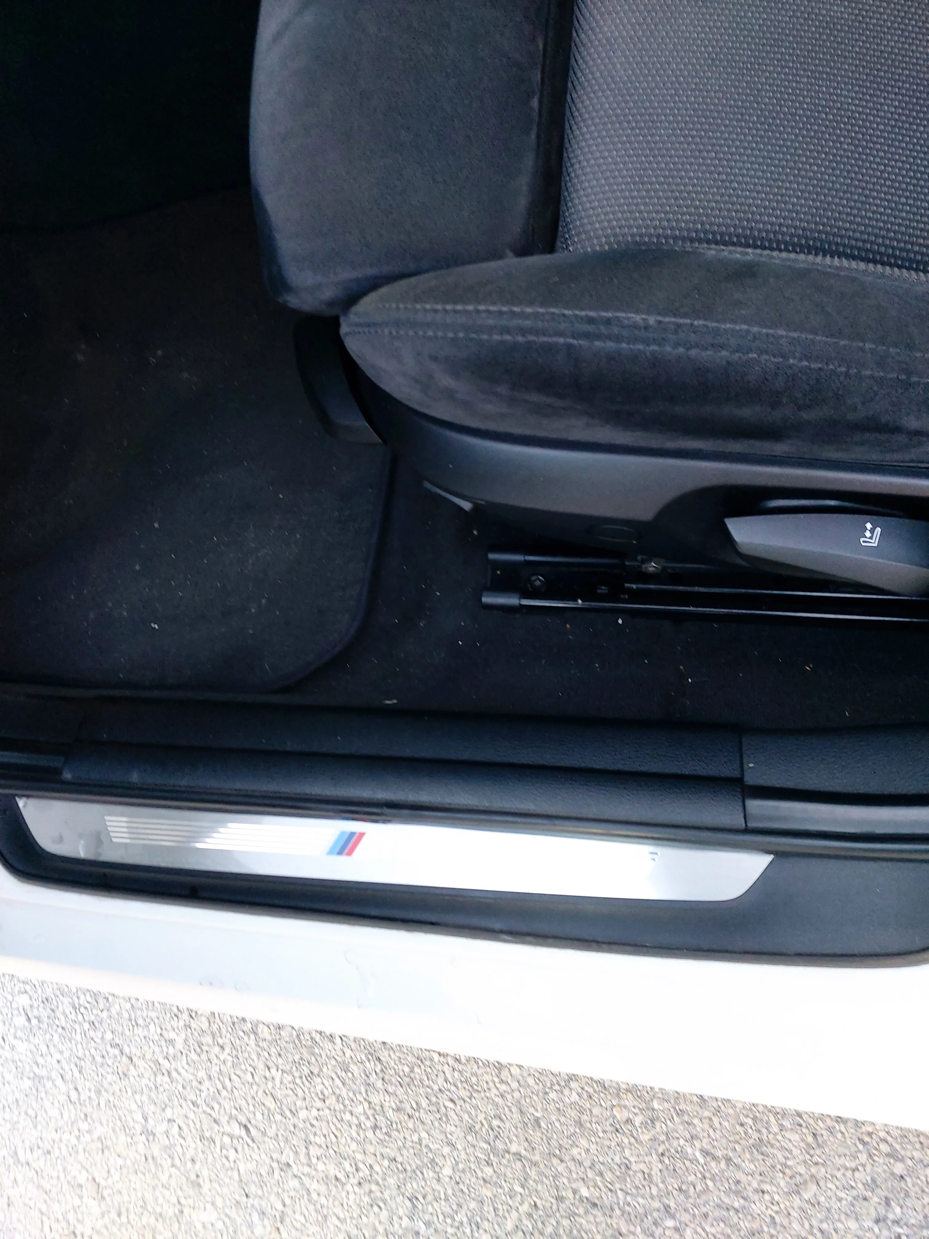 bmw x1 sdrive 18d 105 kw m-paket alcantara xenon 166 000km top stanje - slika 8