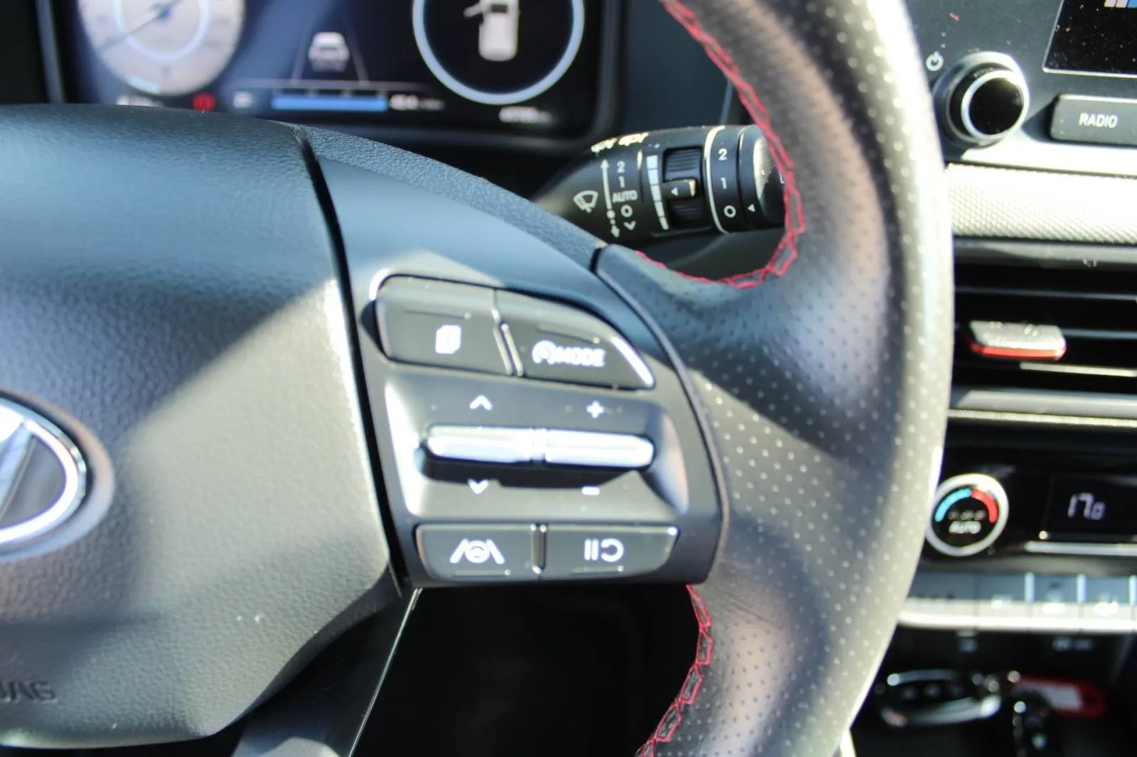 hyundai kona 1.0 t-gdi n-line *led, kamera* - slika 17