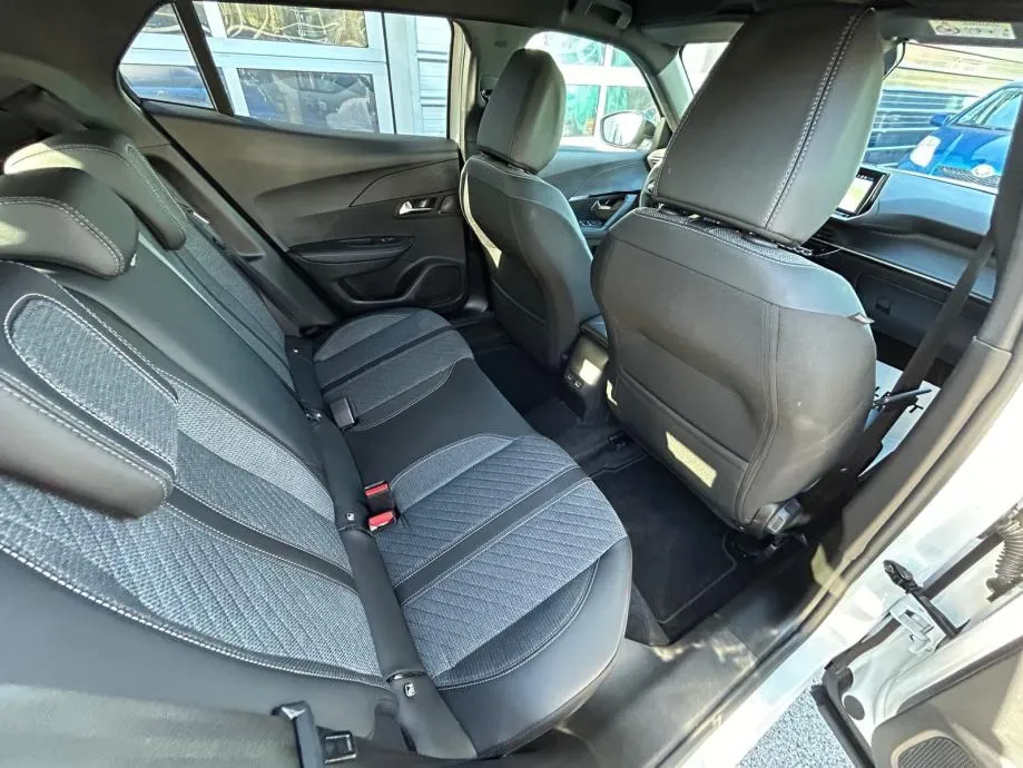 peugeot 2008 hybrid 136 - 2025 - 12.000km gratis zimske gume + reg !!! - slika 13