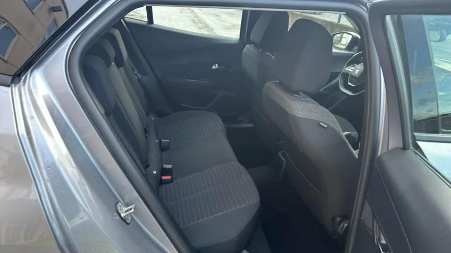 peugeot 2008 1,2 * nove gume* servisiran * jamstvo 24 mj. - slika 10