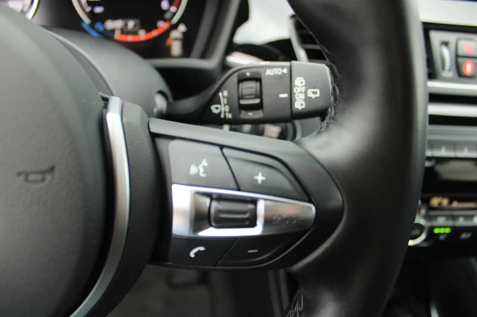 bmw x1 20d xdrive m paket automatik *led, navigacija* - slika 13