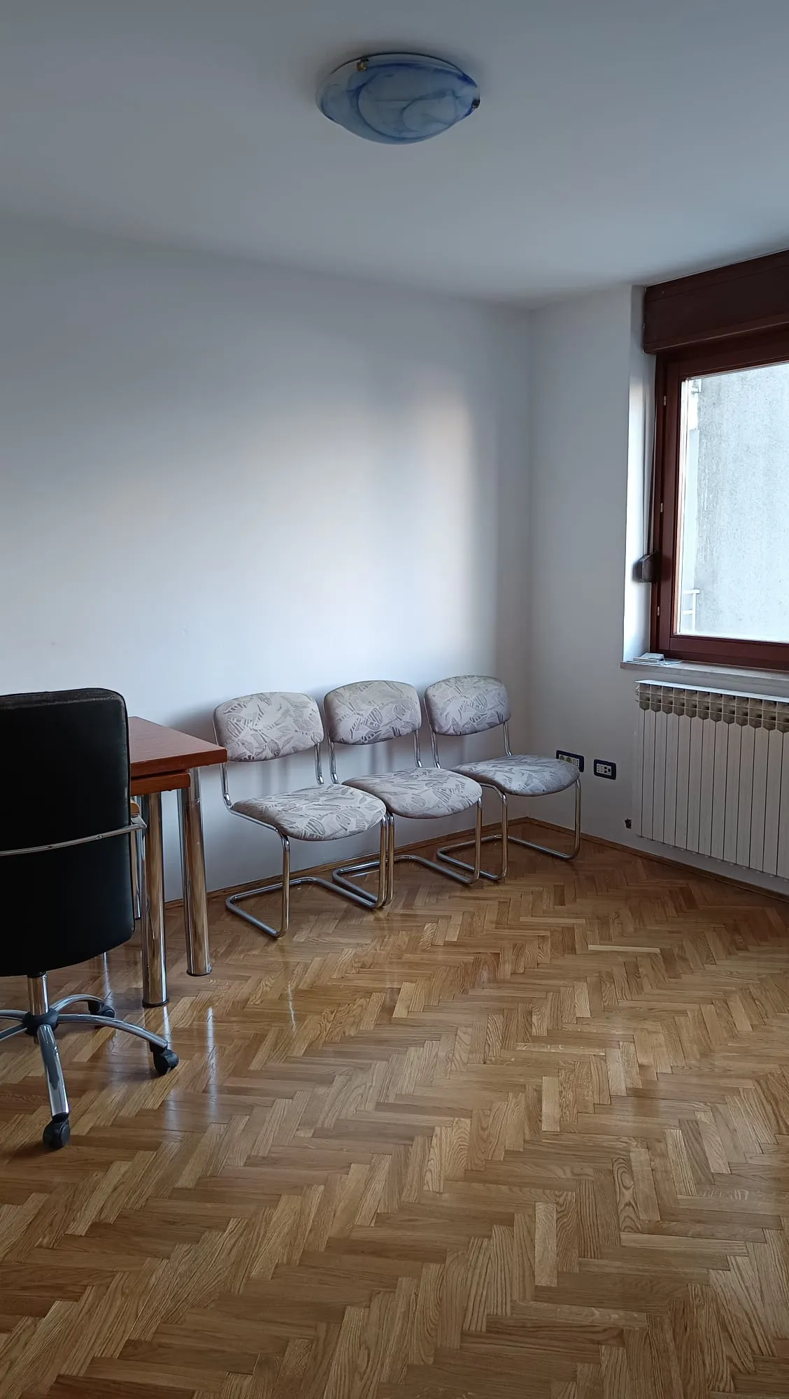 trnje-vrbik; iznajmljuje se poslovni prostor u zgradi na 2. katu - slika 18