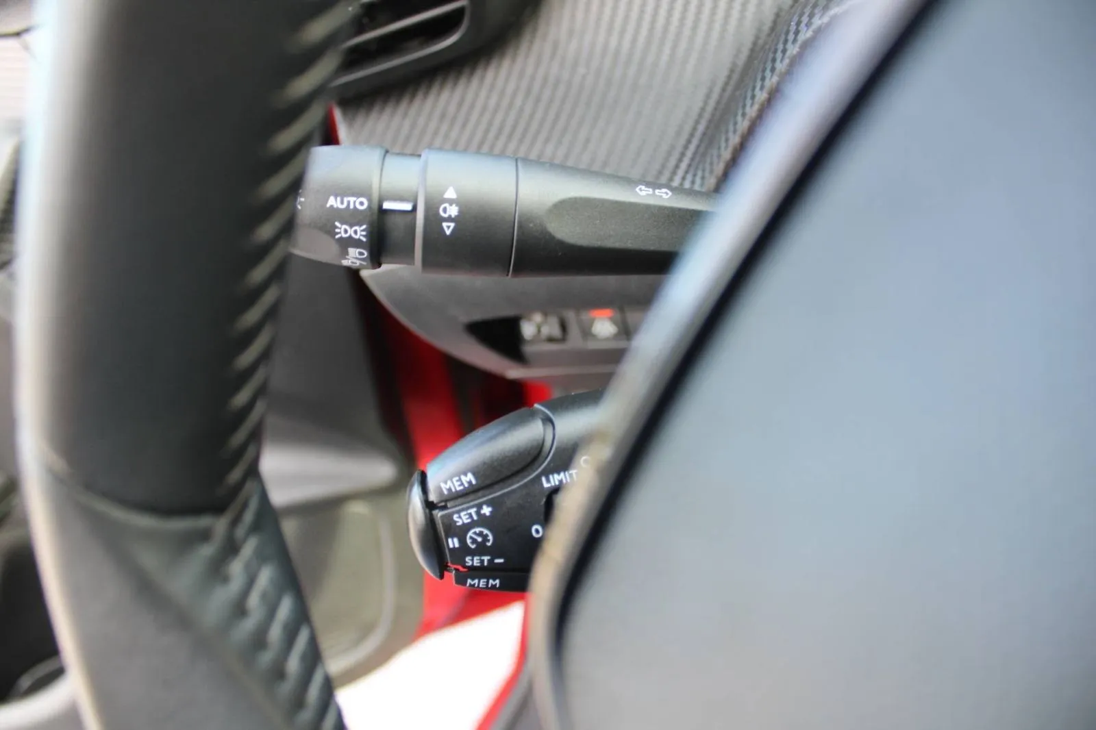 peugeot 208 1.5 hdi *navigacija* - slika 16