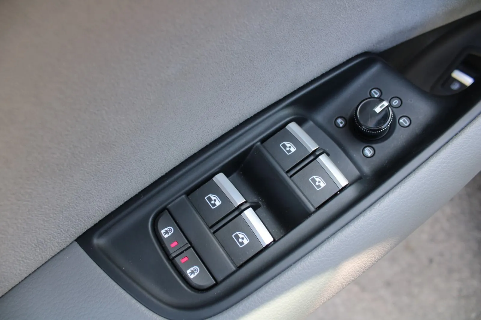 audi q8 55 tfsi quattro s-line *panorama,led,navigacija,kamera* - slika 14